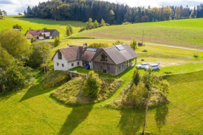 WALD-LAND-HOF Schloss Rosenau